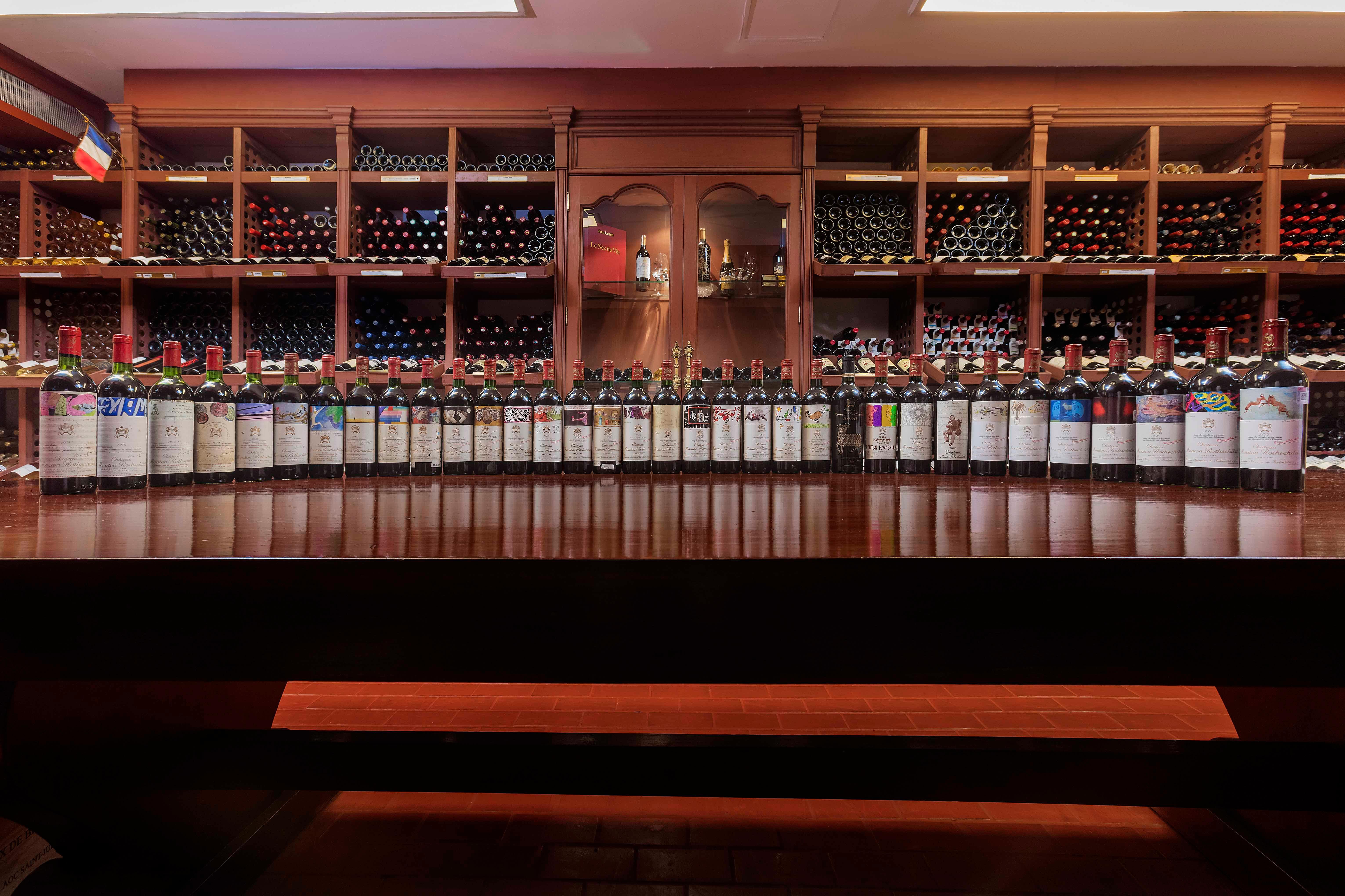 Presidente Intercontinental Mexico City By Ihg Esterno foto The wine bar at the restaurant