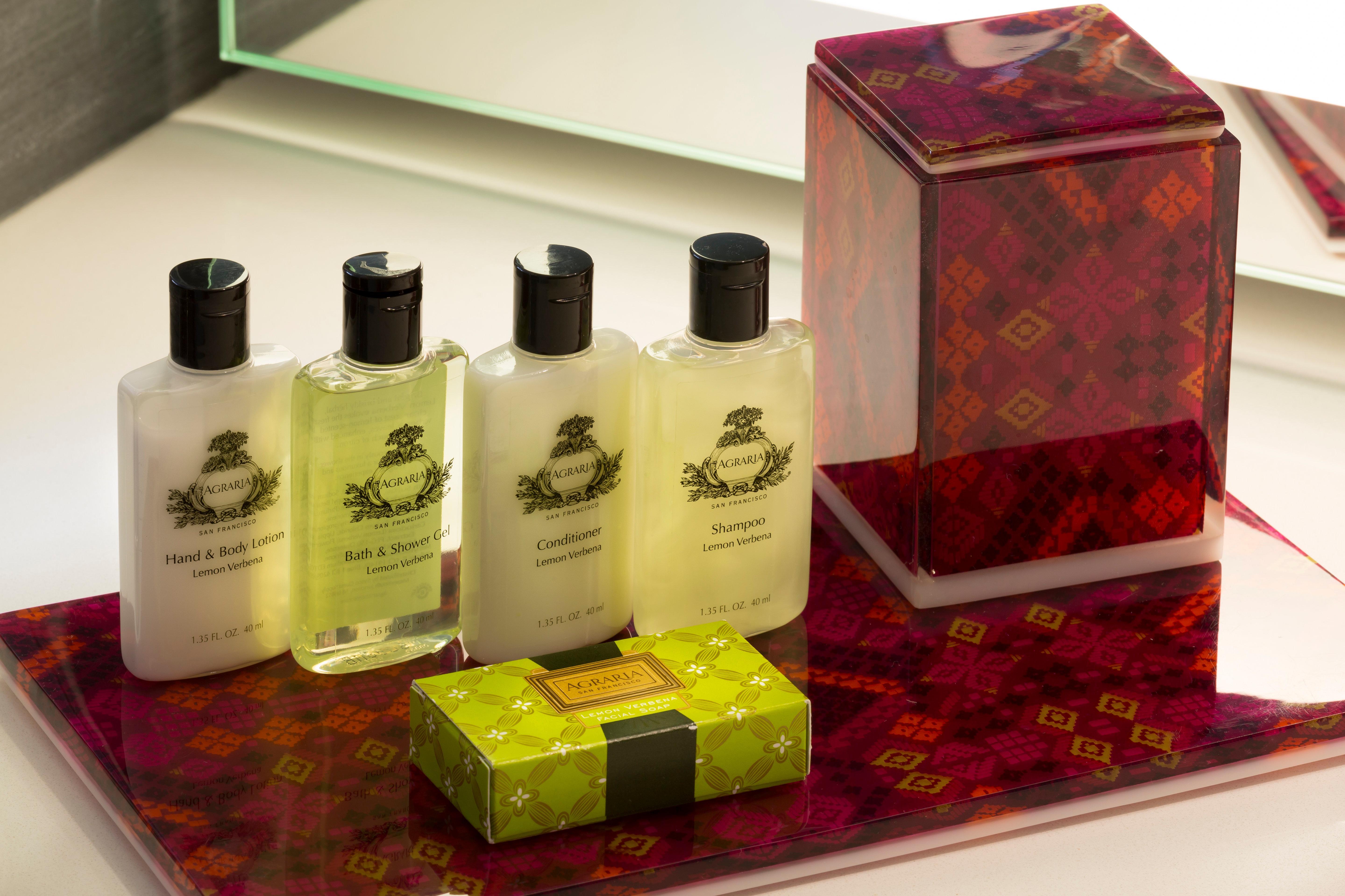 Presidente Intercontinental Mexico City By Ihg Esterno foto A selection of toiletries