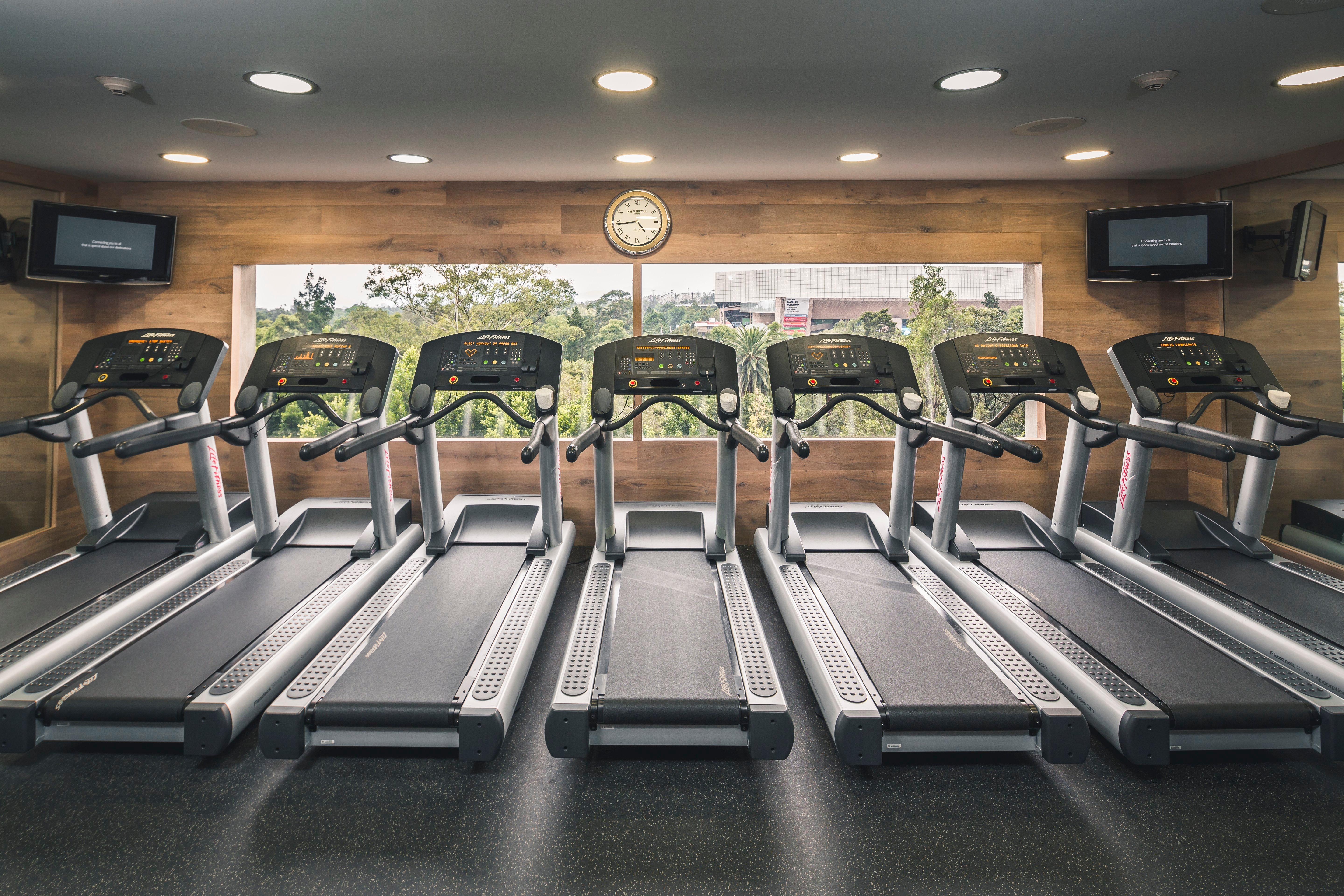 Presidente Intercontinental Mexico City By Ihg Esterno foto Treadmills in a gym